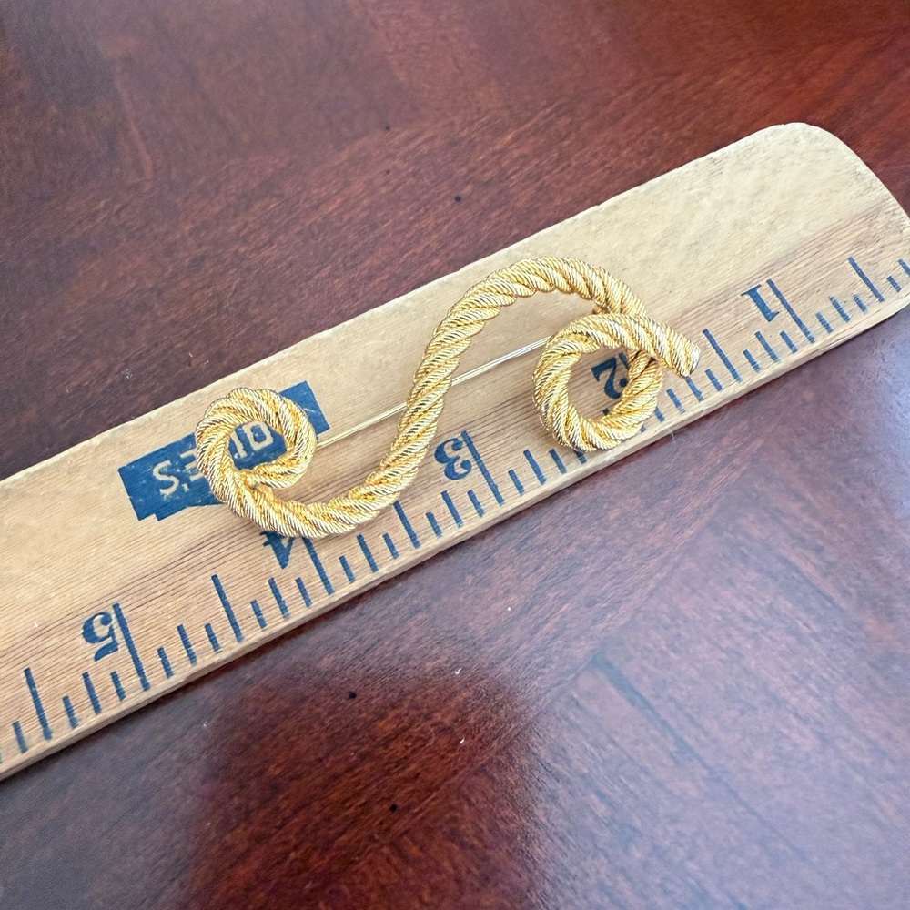 Vintage Gold Tone Brooch